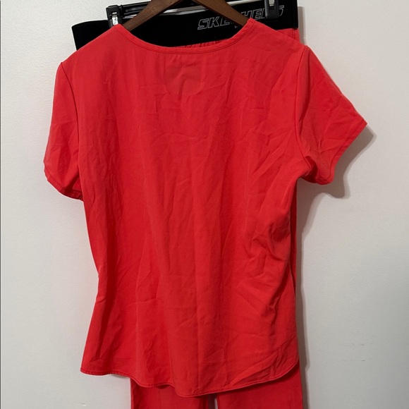 Skechers by Barco *Beautiful Bright Coral!* Scrub Set - L Top & M Bottoms - Picture 6 of 10